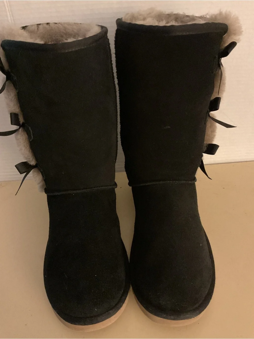 Koolaburra by Ugg women black suede sheepskin Victoria boots US 10